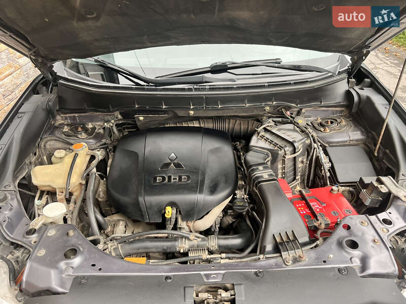 Внедорожник / Кроссовер Mitsubishi Outlander 2012 в Тячеве
