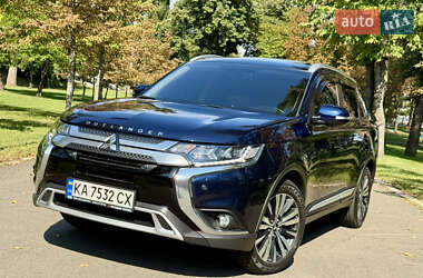 Внедорожник / Кроссовер Mitsubishi Outlander 2021 в Киеве