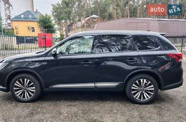 Внедорожник / Кроссовер Mitsubishi Outlander 2018 в 