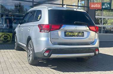 Внедорожник / Кроссовер Mitsubishi Outlander 2015 в 