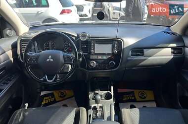 Внедорожник / Кроссовер Mitsubishi Outlander 2015 в 
