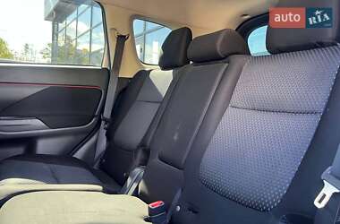 Внедорожник / Кроссовер Mitsubishi Outlander 2015 в 