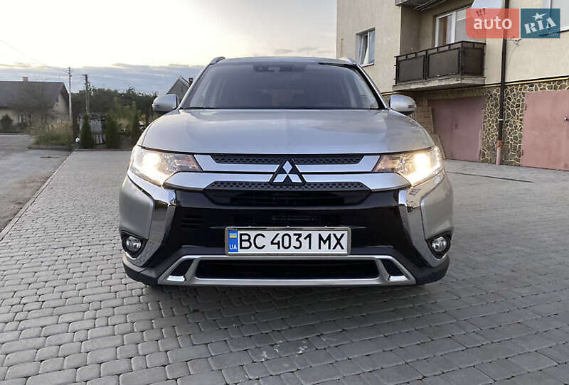 Внедорожник / Кроссовер Mitsubishi Outlander 2020 в Тернополе
