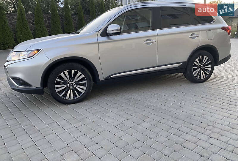Внедорожник / Кроссовер Mitsubishi Outlander 2020 в Тернополе