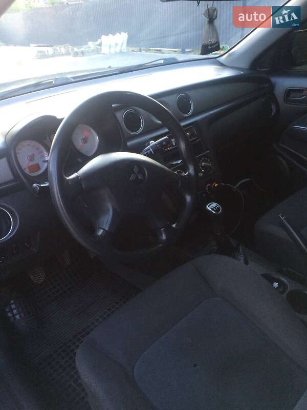 Внедорожник / Кроссовер Mitsubishi Outlander 2004 в Хмельницком