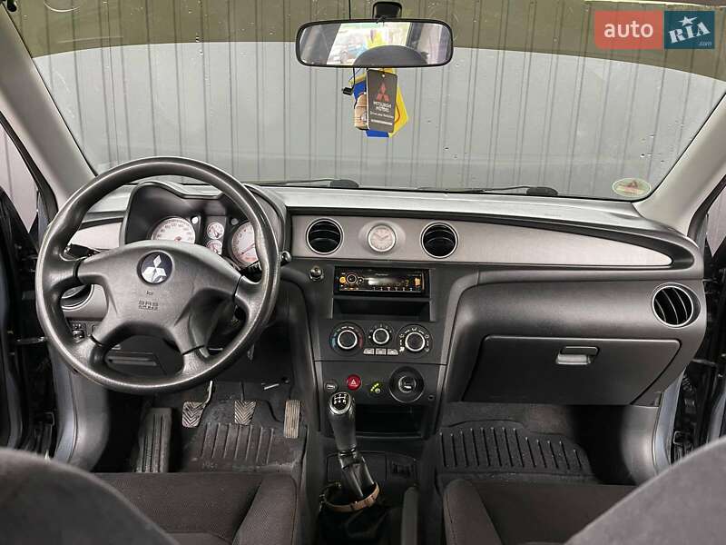 Внедорожник / Кроссовер Mitsubishi Outlander 2004 в Хмельницком