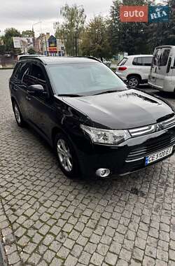 Внедорожник / Кроссовер Mitsubishi Outlander 2013 в 