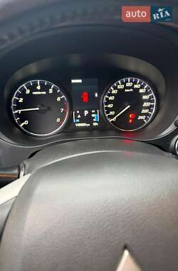 Внедорожник / Кроссовер Mitsubishi Outlander 2013 в 