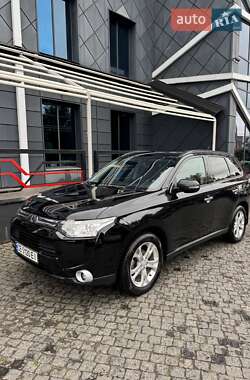 Внедорожник / Кроссовер Mitsubishi Outlander 2013 в 