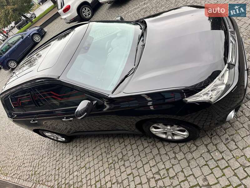 Позашляховик / Кросовер Mitsubishi Outlander 2013 в Чернівцях
