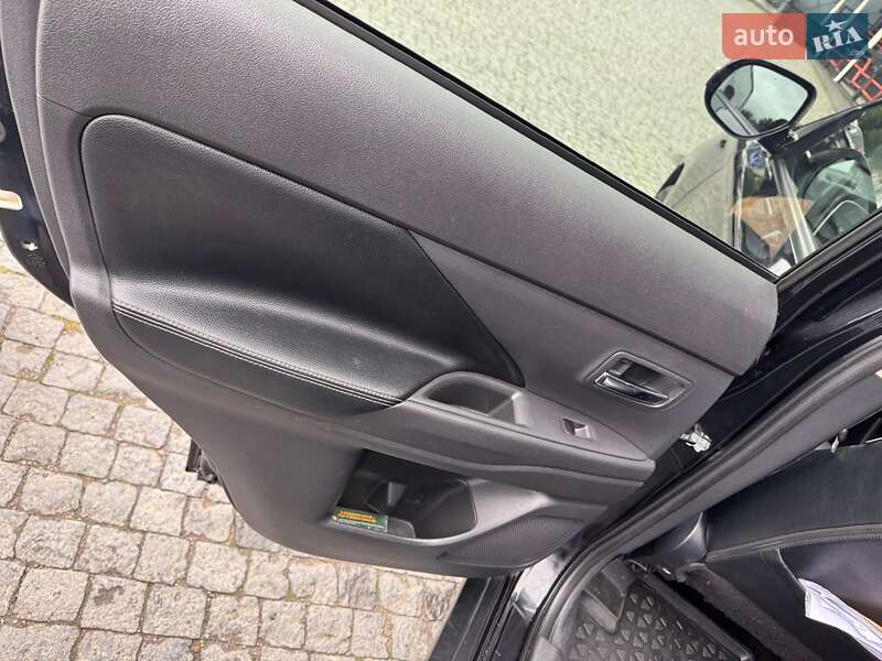 Позашляховик / Кросовер Mitsubishi Outlander 2013 в Чернівцях