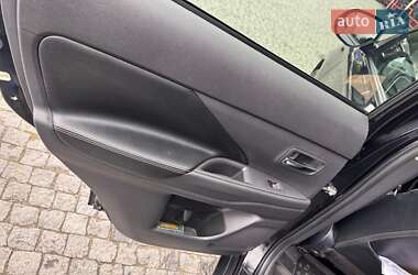 Внедорожник / Кроссовер Mitsubishi Outlander 2013 в 