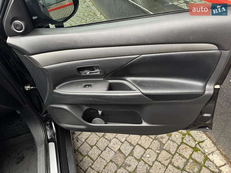 Позашляховик / Кросовер Mitsubishi Outlander 2013 в Чернівцях