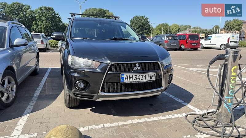 Внедорожник / Кроссовер Mitsubishi Outlander 2009 в 