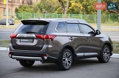 Внедорожник / Кроссовер Mitsubishi Outlander 2015 в 