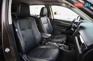 Внедорожник / Кроссовер Mitsubishi Outlander 2015 в 