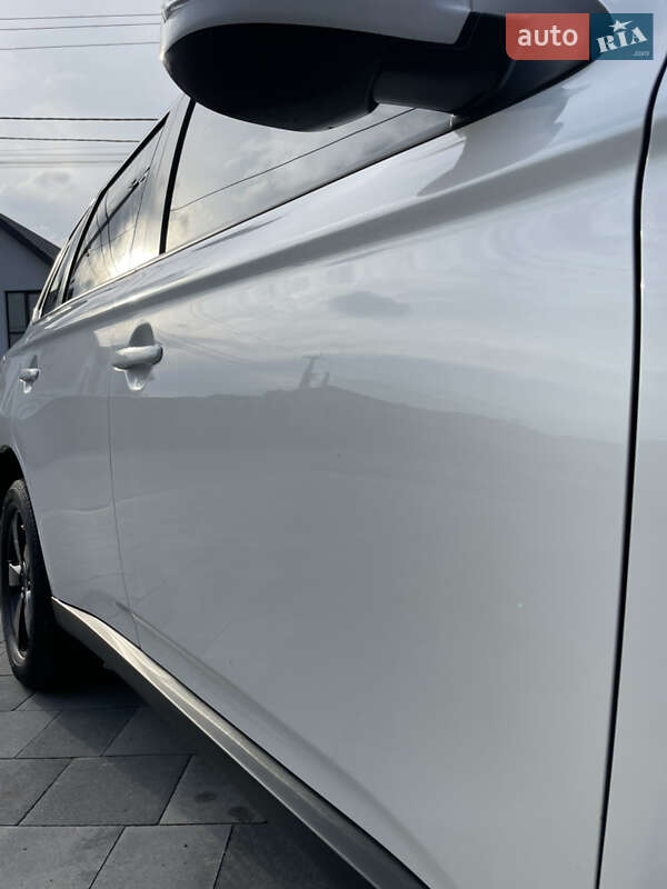 Внедорожник / Кроссовер Mitsubishi Outlander 2014 в Софиевской Борщаговке