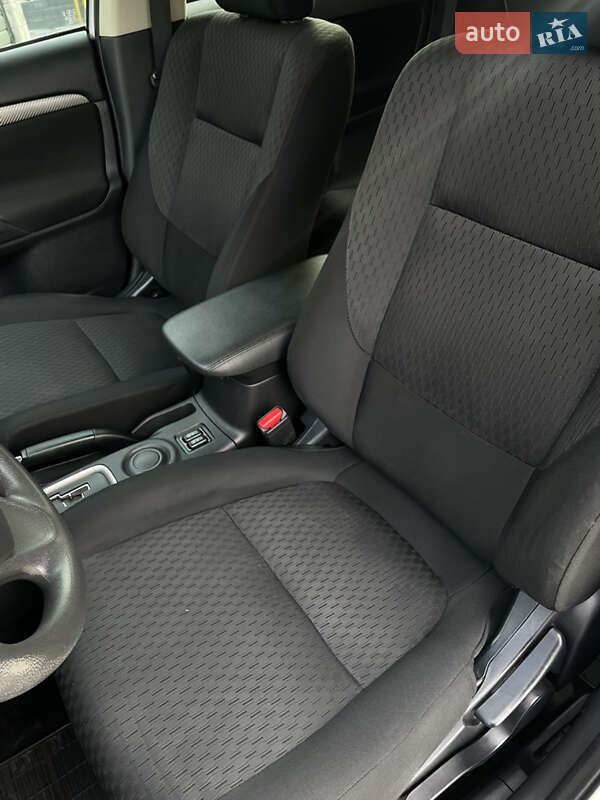 Внедорожник / Кроссовер Mitsubishi Outlander 2014 в Софиевской Борщаговке