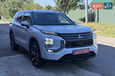 Позашляховик / Кросовер Mitsubishi Outlander 2023 в Києві