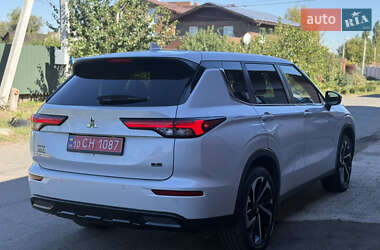 Внедорожник / Кроссовер Mitsubishi Outlander 2023 в 