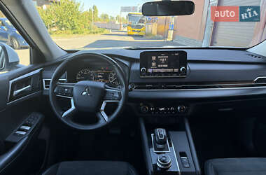 Внедорожник / Кроссовер Mitsubishi Outlander 2023 в 