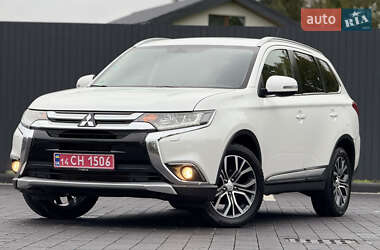 Внедорожник / Кроссовер Mitsubishi Outlander 2016 в Самборе