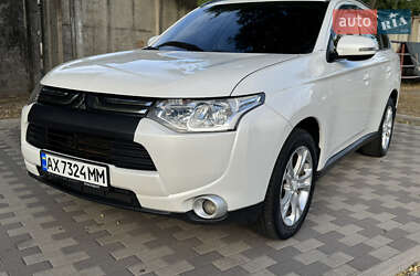 Внедорожник / Кроссовер Mitsubishi Outlander 2013 в 