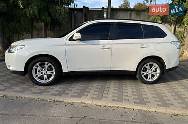Внедорожник / Кроссовер Mitsubishi Outlander 2013 в 