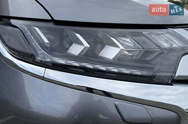 Внедорожник / Кроссовер Mitsubishi Outlander 2021 в 