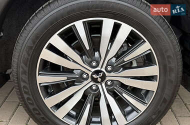 Внедорожник / Кроссовер Mitsubishi Outlander 2021 в 
