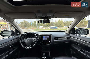 Внедорожник / Кроссовер Mitsubishi Outlander 2021 в 