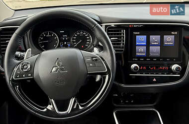 Внедорожник / Кроссовер Mitsubishi Outlander 2021 в 
