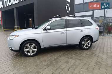 Внедорожник / Кроссовер Mitsubishi Outlander 2013 в 