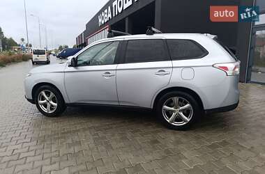 Внедорожник / Кроссовер Mitsubishi Outlander 2013 в 