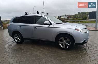 Внедорожник / Кроссовер Mitsubishi Outlander 2013 в 
