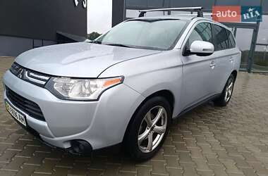 Внедорожник / Кроссовер Mitsubishi Outlander 2013 в 