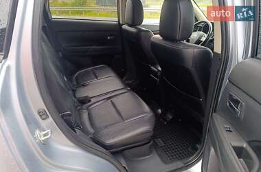 Внедорожник / Кроссовер Mitsubishi Outlander 2013 в 