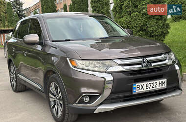 Внедорожник / Кроссовер Mitsubishi Outlander 2018 в 
