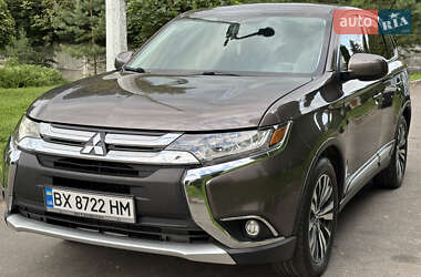 Внедорожник / Кроссовер Mitsubishi Outlander 2018 в 