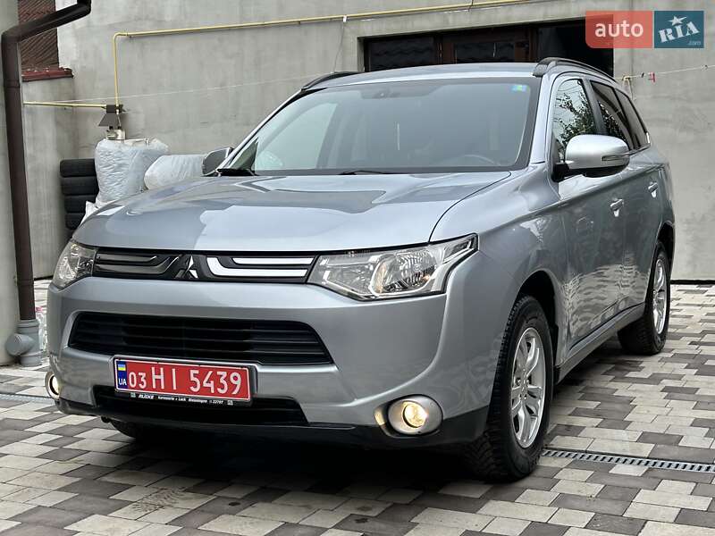 Внедорожник / Кроссовер Mitsubishi Outlander 2012 в Ровно