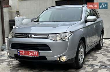 Внедорожник / Кроссовер Mitsubishi Outlander 2012 в 