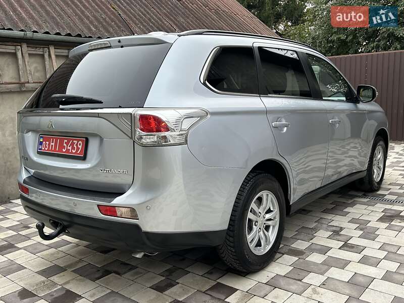Внедорожник / Кроссовер Mitsubishi Outlander 2012 в Ровно