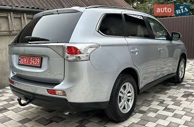 Внедорожник / Кроссовер Mitsubishi Outlander 2012 в 