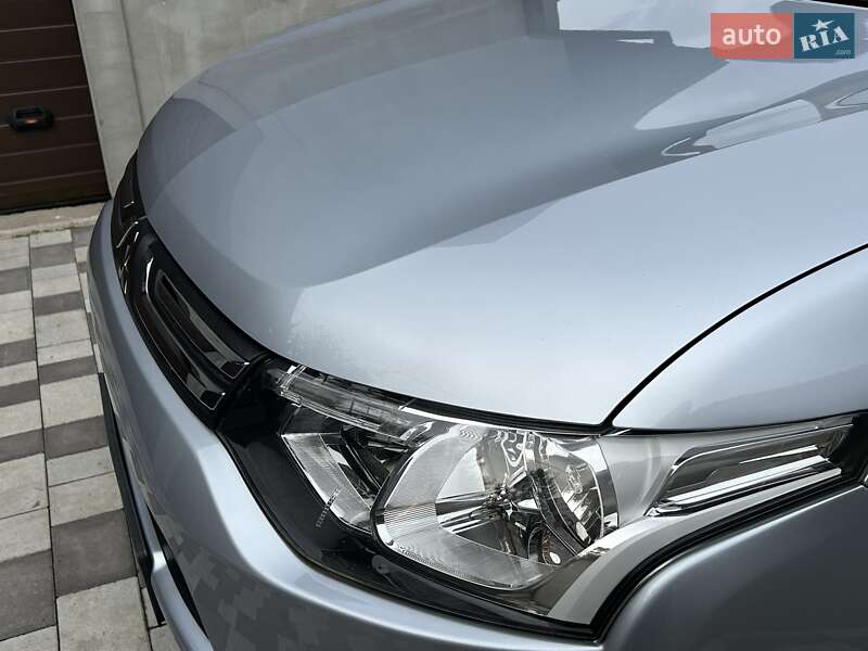 Внедорожник / Кроссовер Mitsubishi Outlander 2012 в Ровно