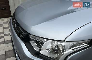 Внедорожник / Кроссовер Mitsubishi Outlander 2012 в 