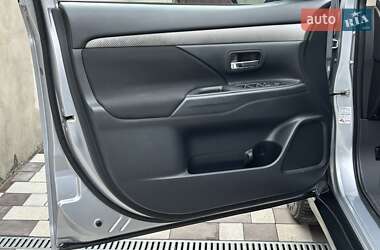 Внедорожник / Кроссовер Mitsubishi Outlander 2012 в 