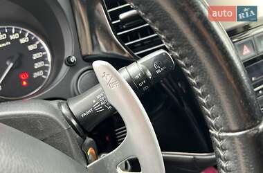 Внедорожник / Кроссовер Mitsubishi Outlander 2012 в 