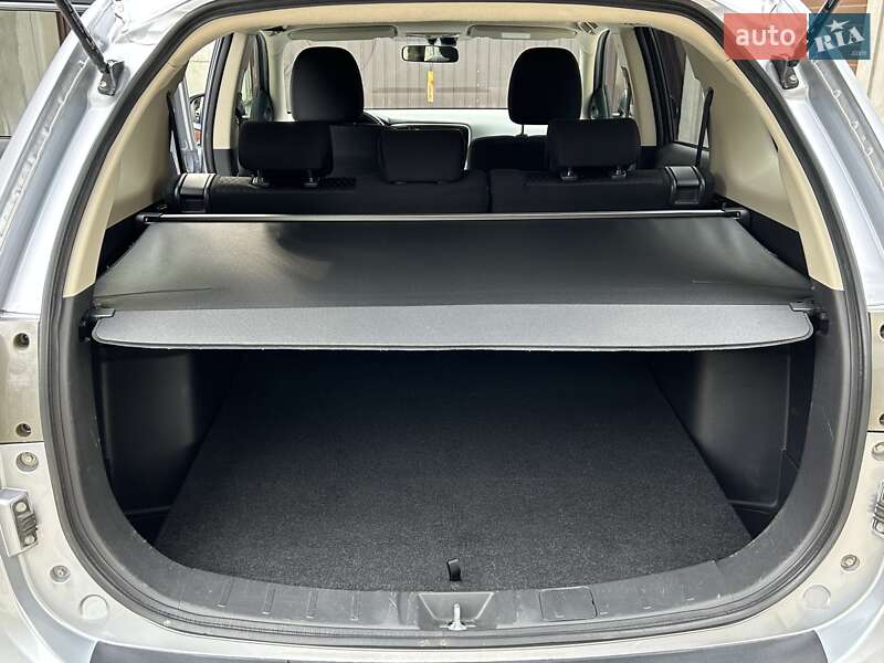 Внедорожник / Кроссовер Mitsubishi Outlander 2012 в Ровно