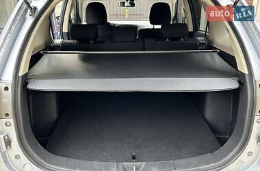 Внедорожник / Кроссовер Mitsubishi Outlander 2012 в 