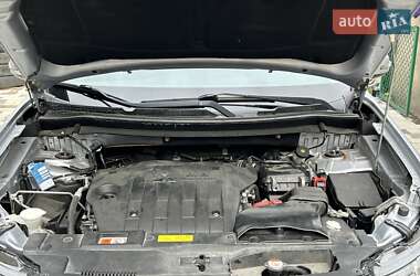 Внедорожник / Кроссовер Mitsubishi Outlander 2012 в 
